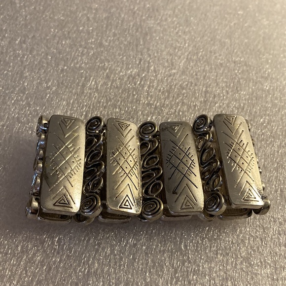 Silver Stretch Bracelet With Rectangular Etched Bars & Curly Bohemian Design - Picture 5 of 7